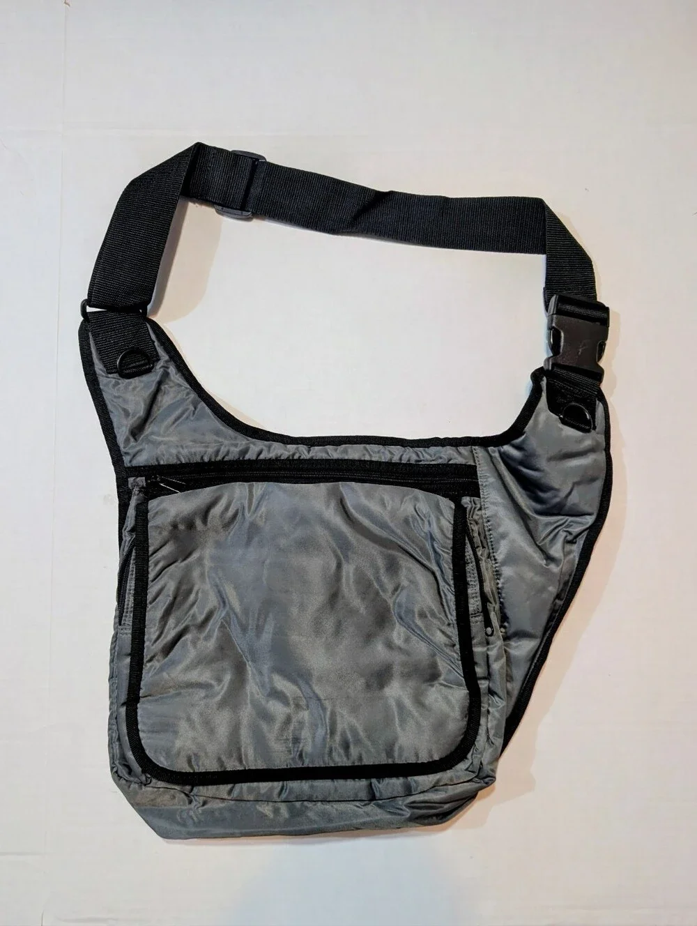 Aeropostale Gray Sling/Messenger Bag | Gently used in great condition